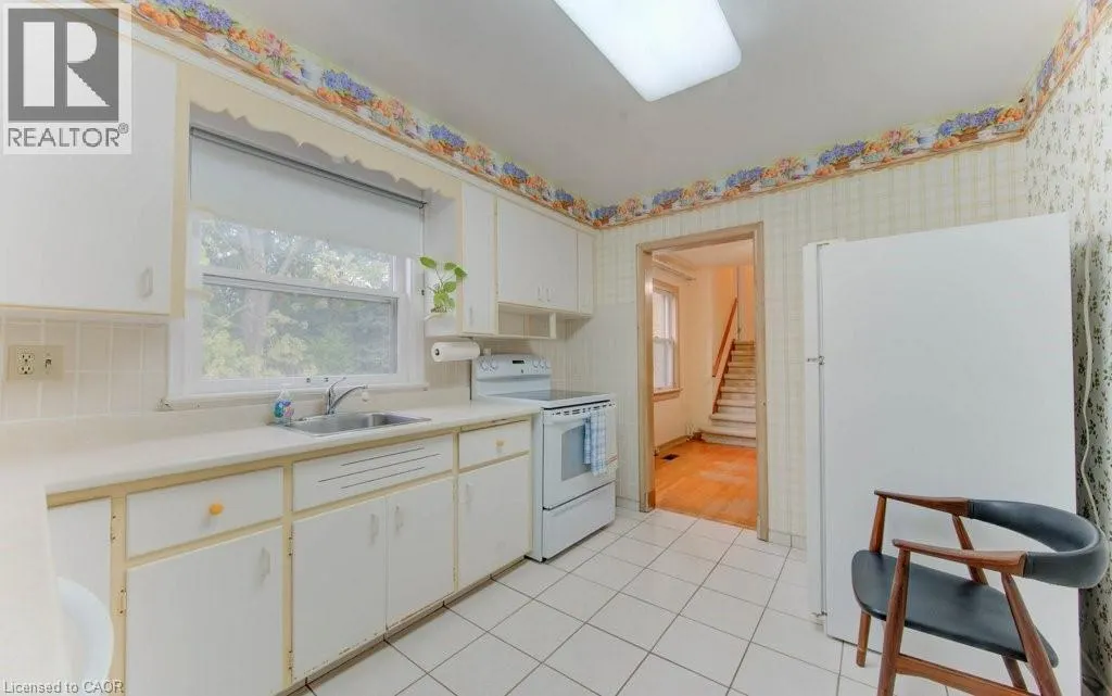 155 ELGIN Crescent