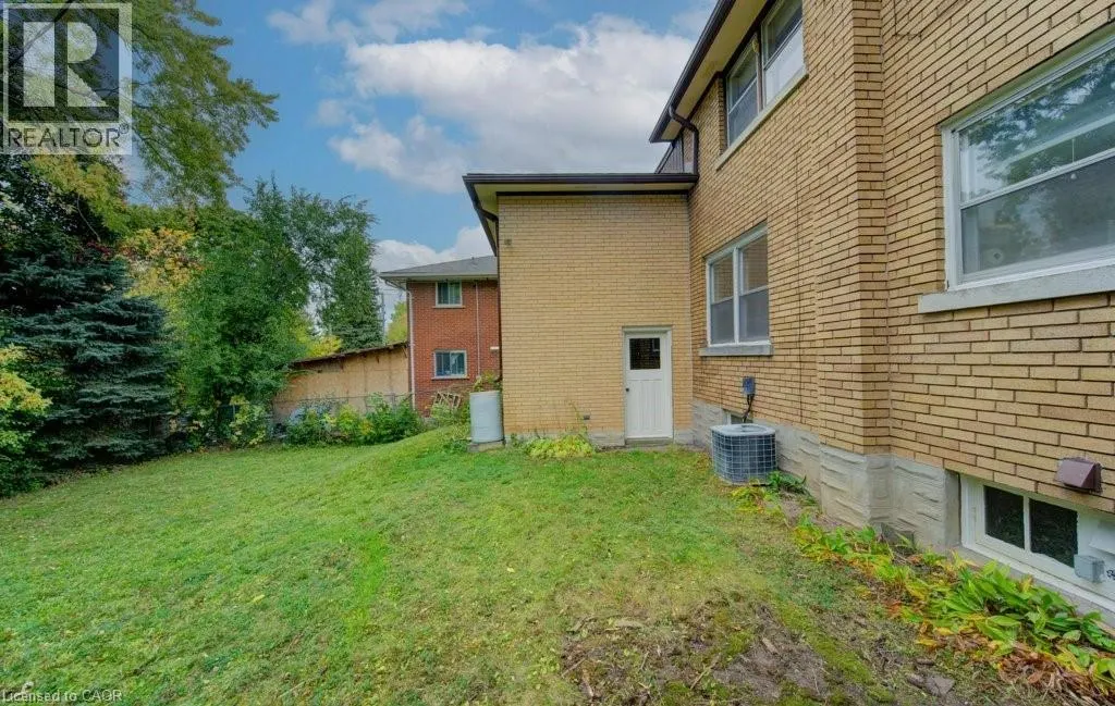 155 ELGIN Crescent