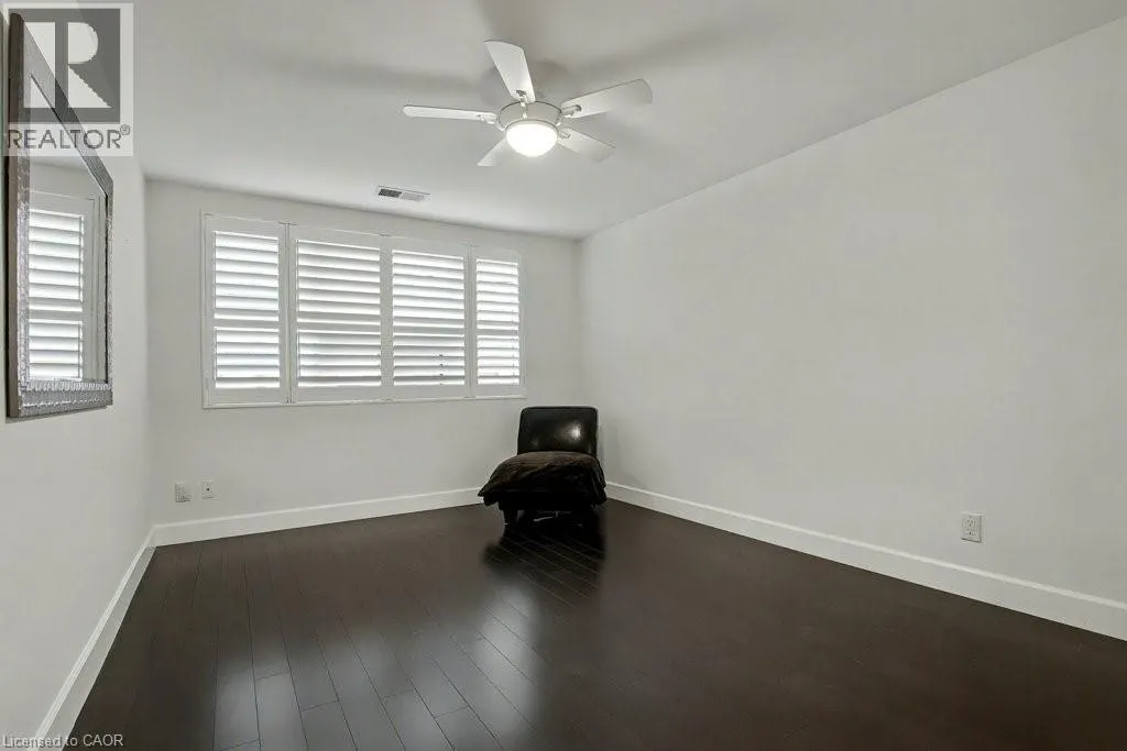 20 ELLEN Street E Unit# 203, #203