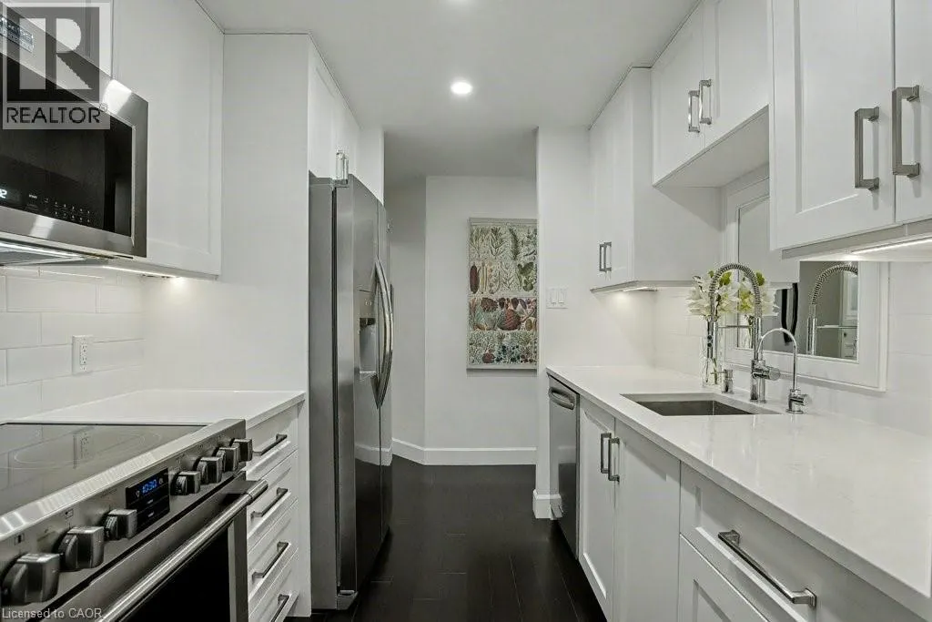 20 ELLEN Street E Unit# 203, #203