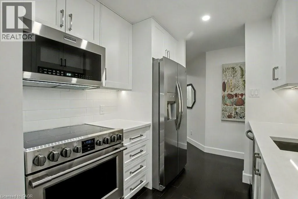 20 ELLEN Street E Unit# 203, #203