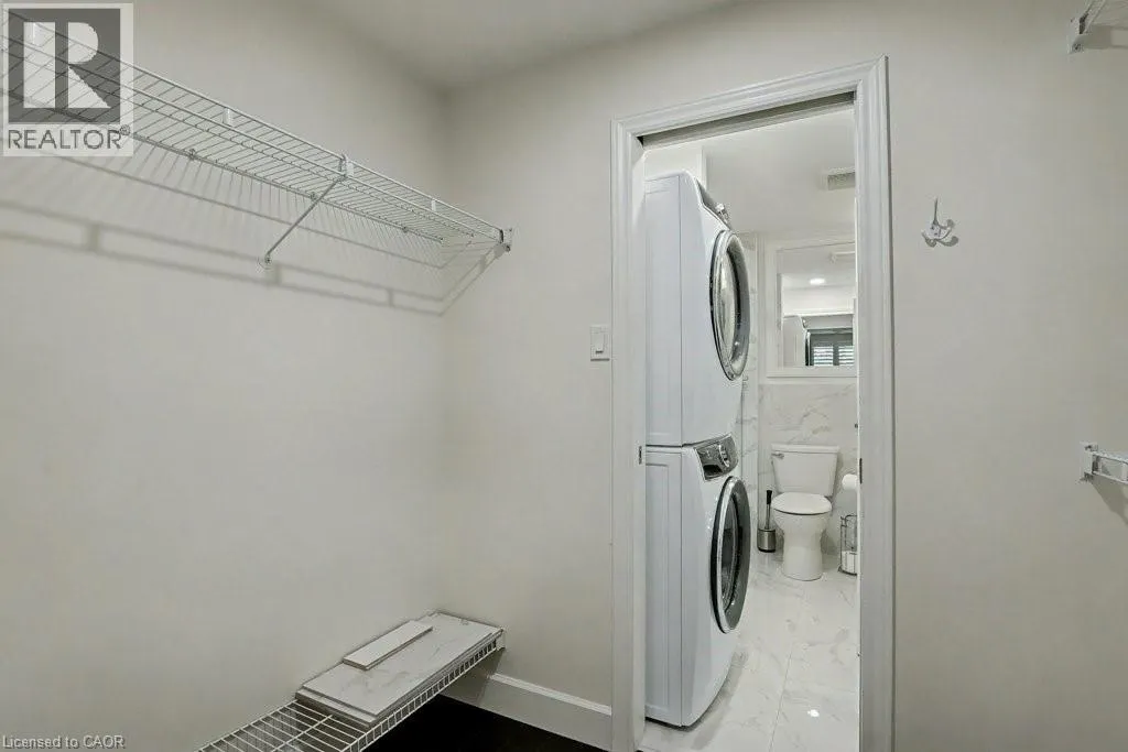 20 ELLEN Street E Unit# 203, #203