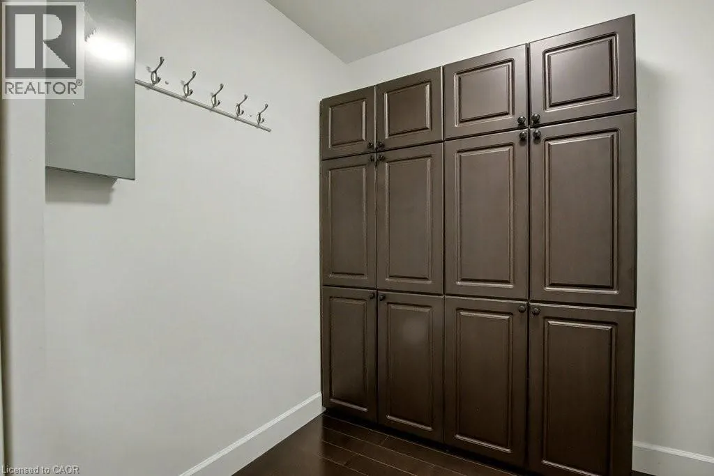 20 ELLEN Street E Unit# 203, #203