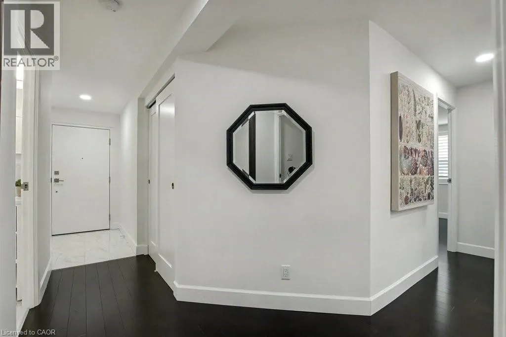 20 ELLEN Street E Unit# 203, #203