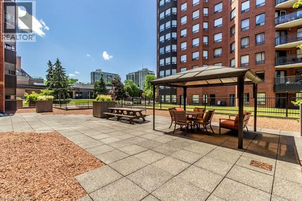 20 ELLEN Street E Unit# 203, #203