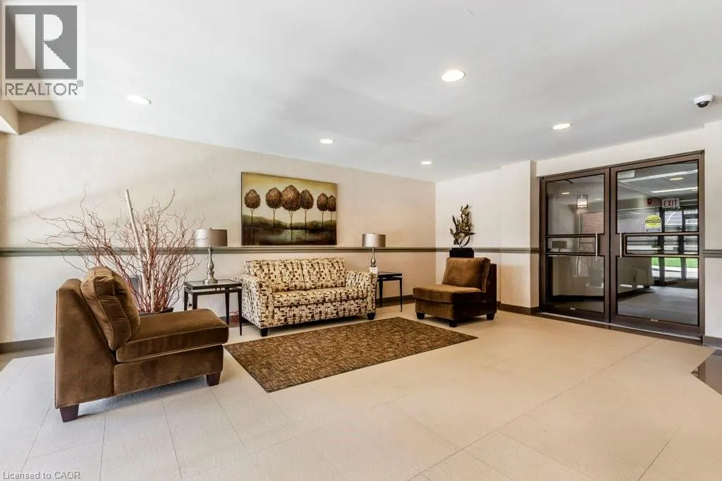 20 ELLEN Street E Unit# 203, #203