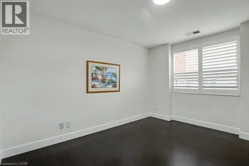 20 ELLEN Street E Unit# 203, #203