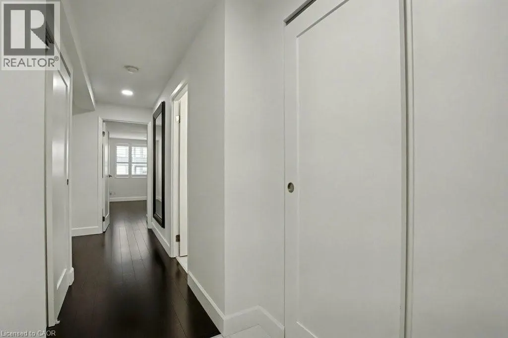 20 ELLEN Street E Unit# 203, #203