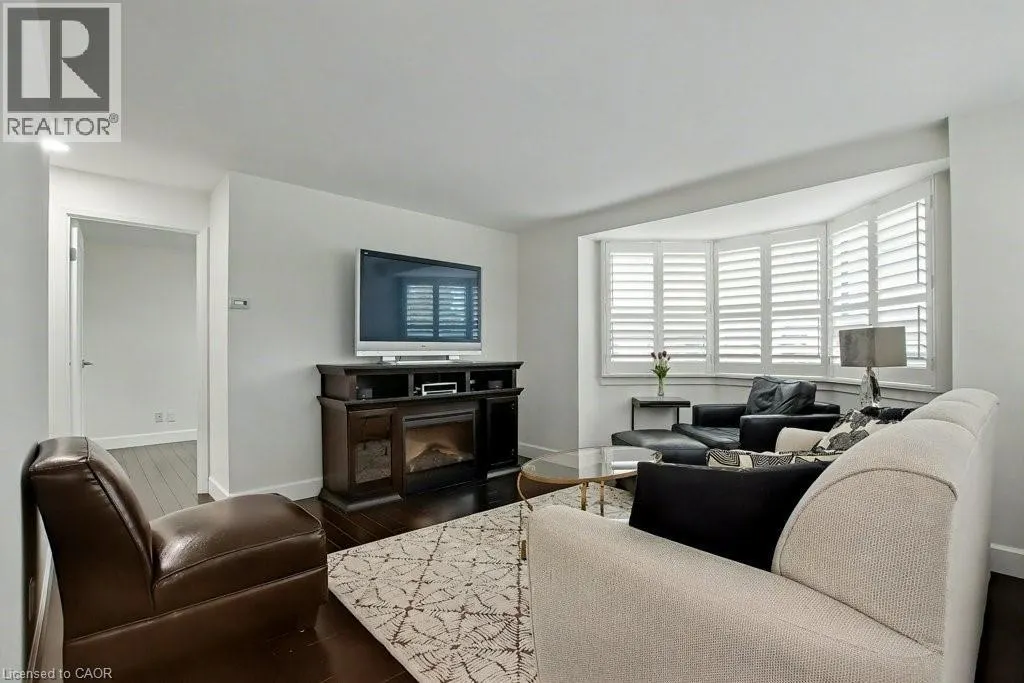 20 ELLEN Street E Unit# 203, #203