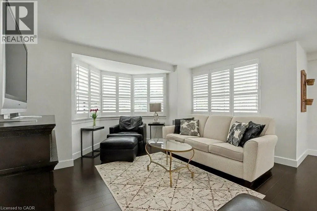 20 ELLEN Street E Unit# 203, #203