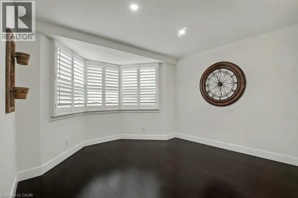 20 ELLEN Street E Unit# 203, #203