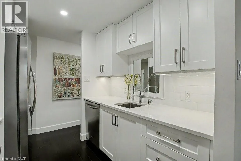 20 ELLEN Street E Unit# 203, #203