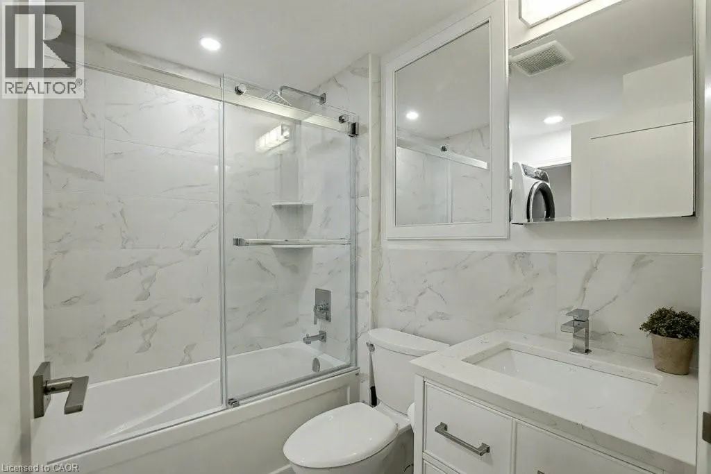 20 ELLEN Street E Unit# 203, #203