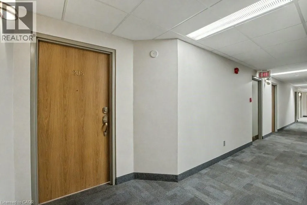 20 ELLEN Street E Unit# 203, #203
