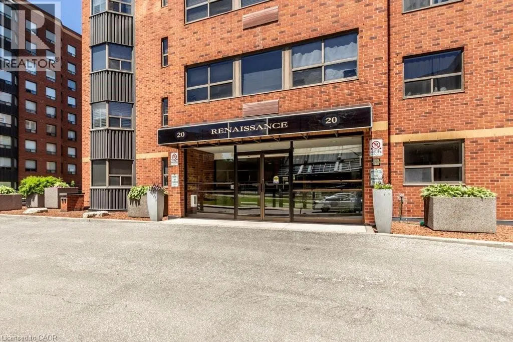20 ELLEN Street E Unit# 203, #203