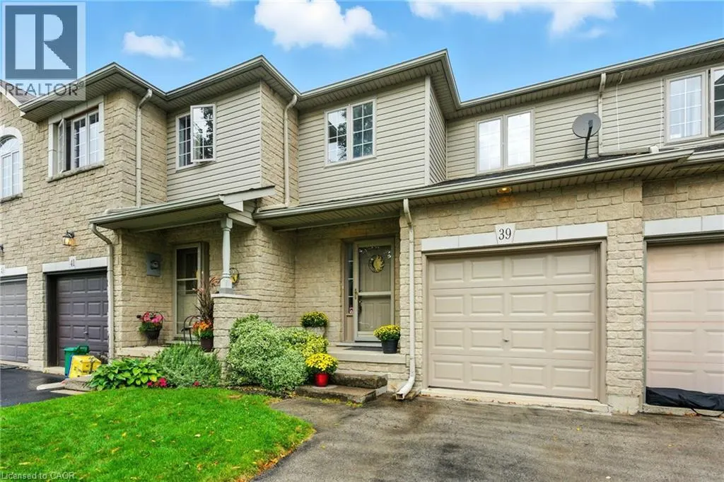 39 FOXBOROUGH Drive
