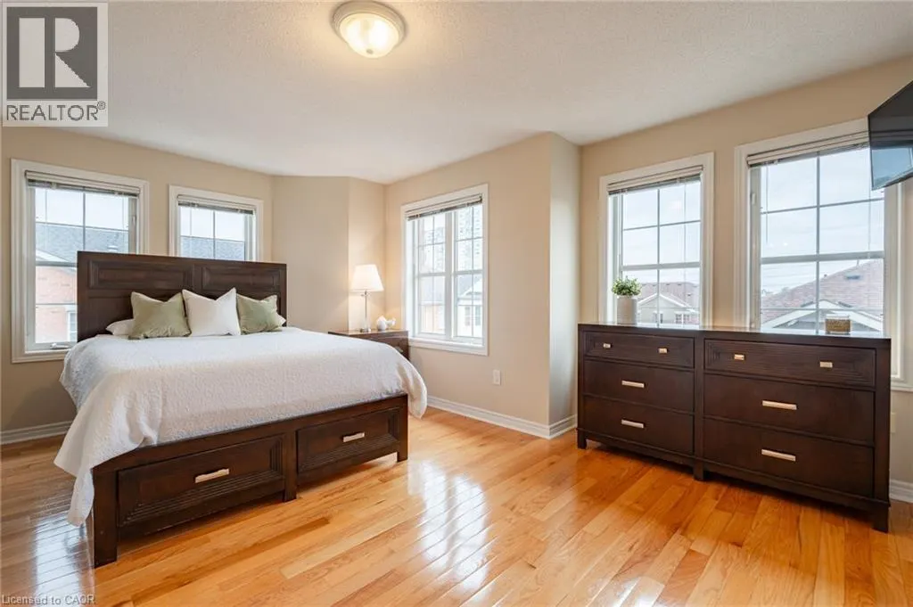 38 ARCHIBALD Mews