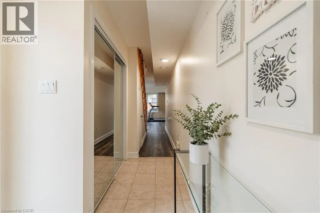 38 ARCHIBALD Mews