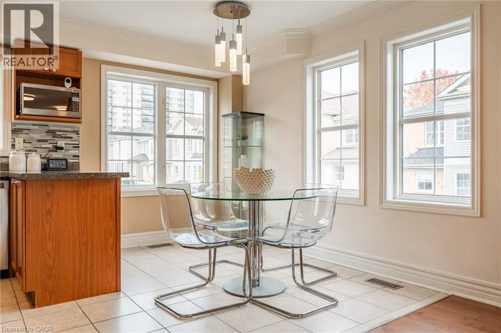 38 ARCHIBALD Mews