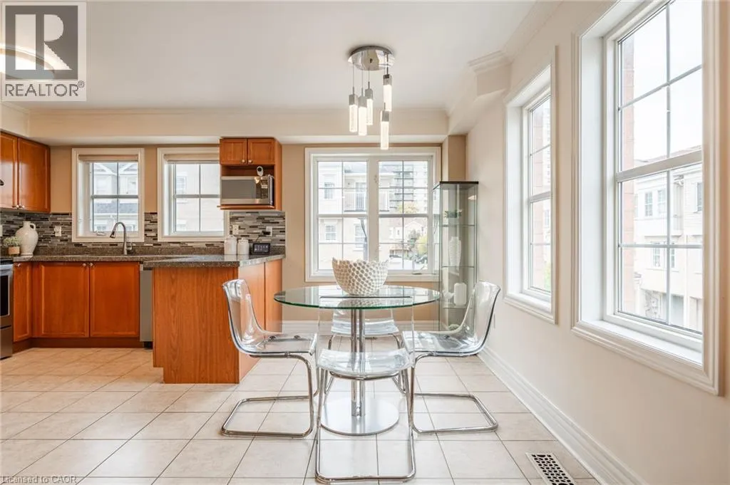 38 ARCHIBALD Mews