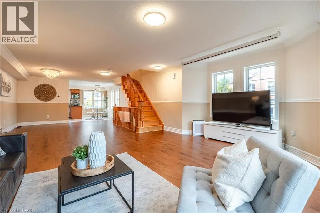 38 ARCHIBALD Mews