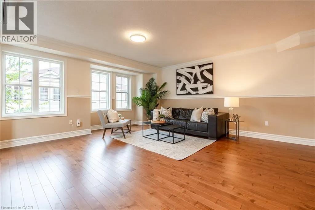 38 ARCHIBALD Mews