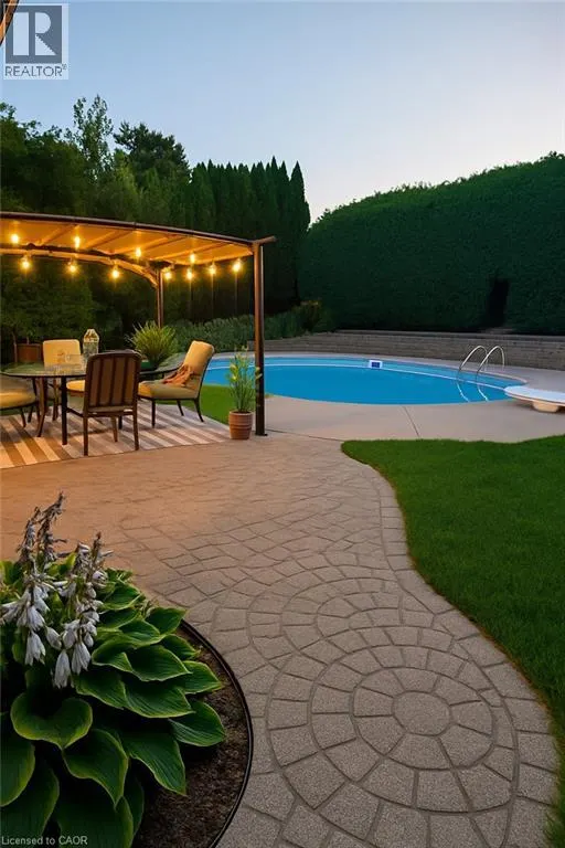 52 RUSHBROOK Drive