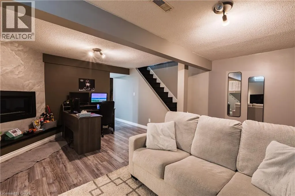 52 RUSHBROOK Drive