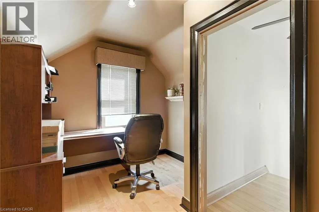 35 KING Street W