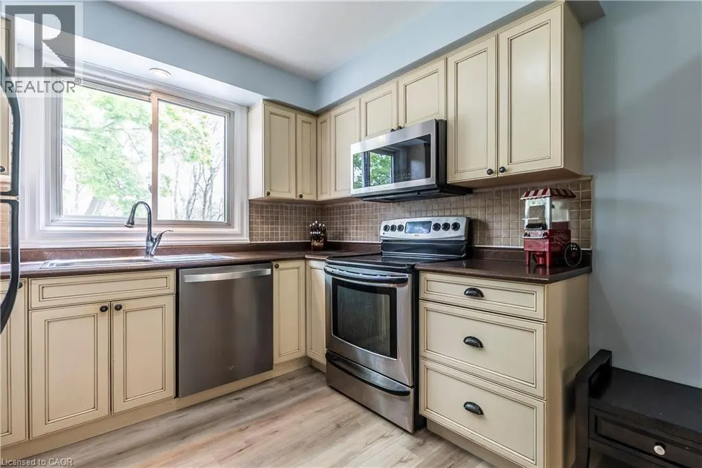 121 MORGAN Avenue Unit# 7, #7