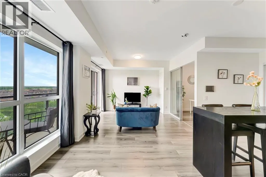 405 DUNDAS Street W Unit# 702, #702