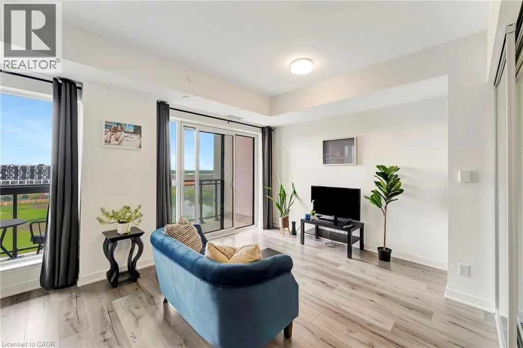 405 DUNDAS Street W Unit# 702, #702