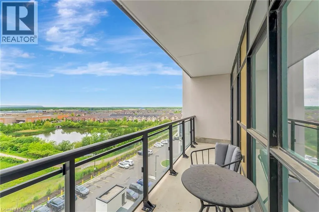 405 DUNDAS Street W Unit# 702, #702