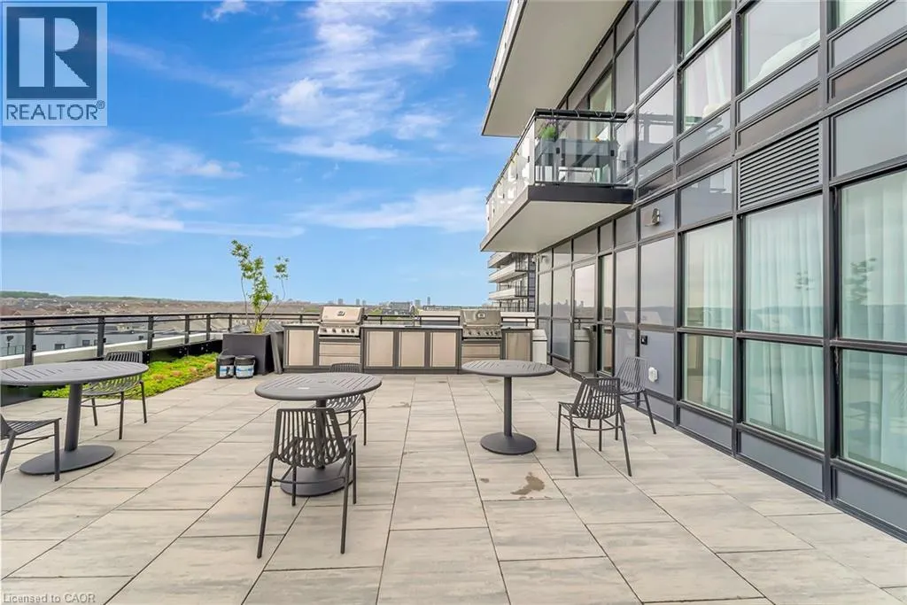 405 DUNDAS Street W Unit# 702, #702