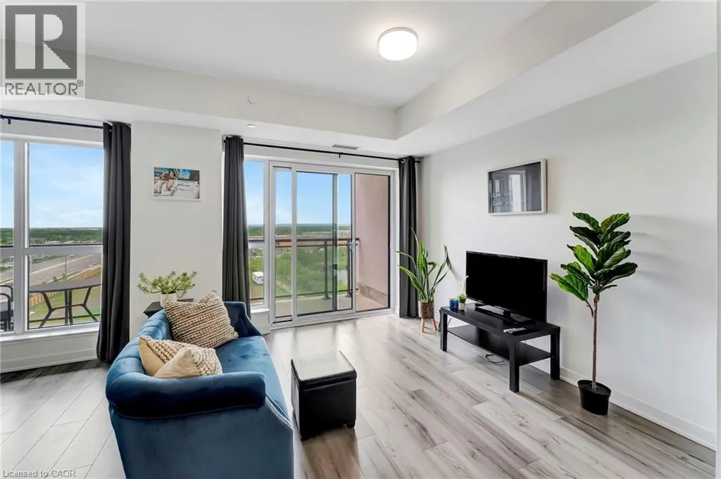 405 DUNDAS Street W Unit# 702, #702