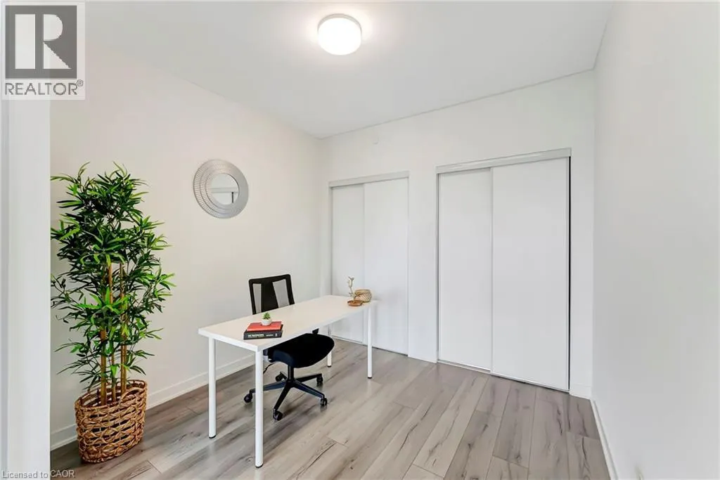 405 DUNDAS Street W Unit# 702, #702