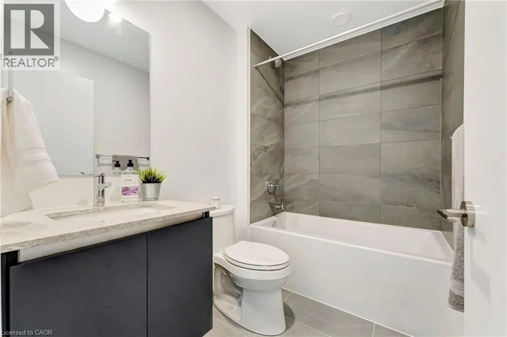 405 DUNDAS Street W Unit# 702, #702
