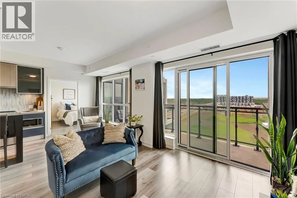 405 DUNDAS Street W Unit# 702, #702
