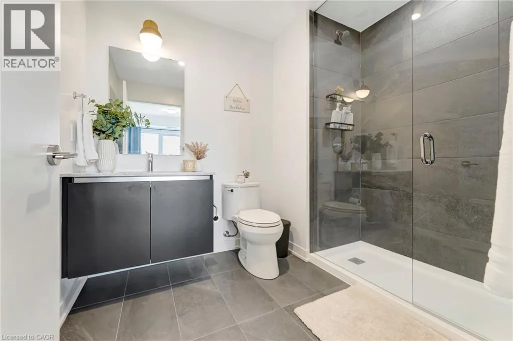 405 DUNDAS Street W Unit# 702, #702