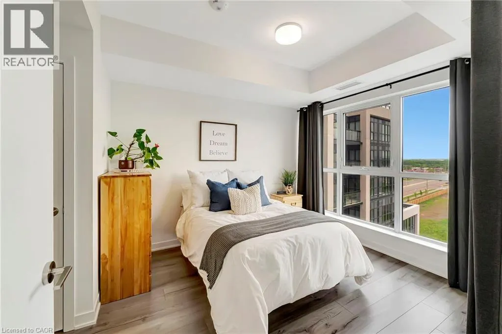 405 DUNDAS Street W Unit# 702, #702