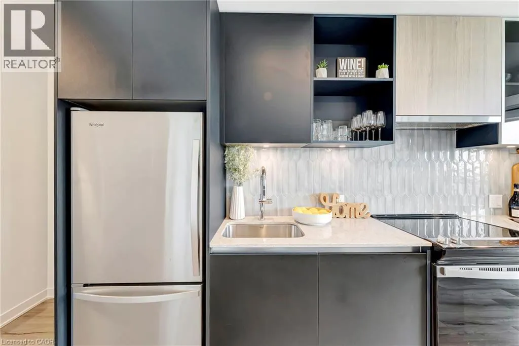 405 DUNDAS Street W Unit# 702, #702