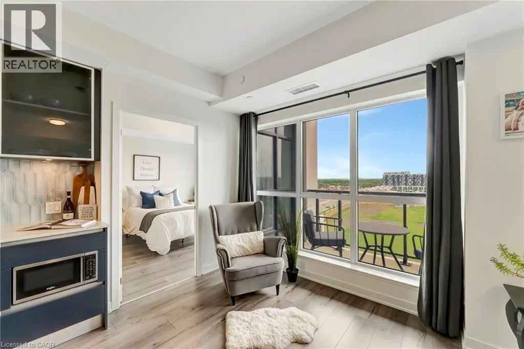 405 DUNDAS Street W Unit# 702, #702
