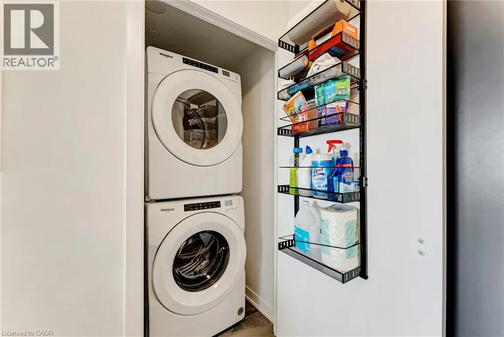 405 DUNDAS Street W Unit# 702, #702