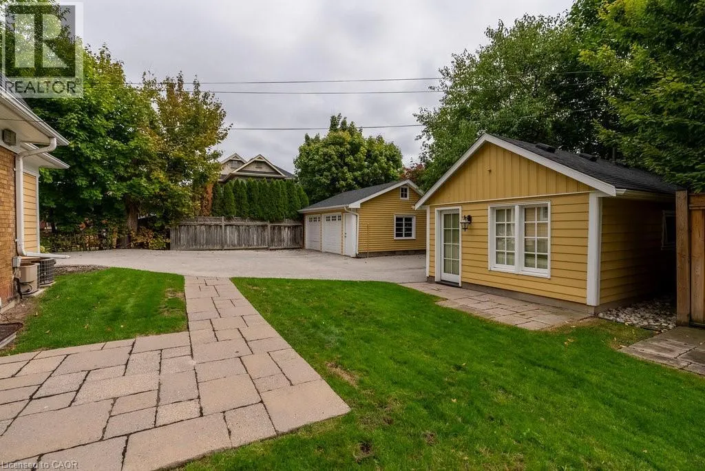 2080 CAROLINE Street