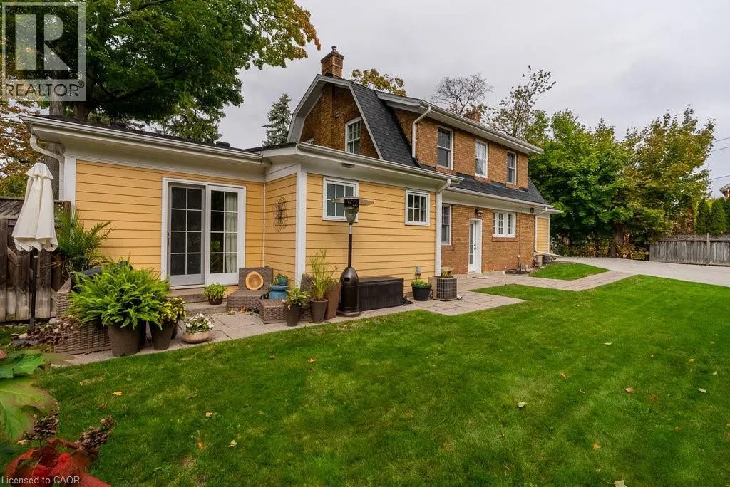 2080 CAROLINE Street