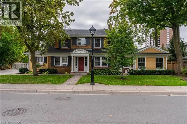 2080 CAROLINE Street