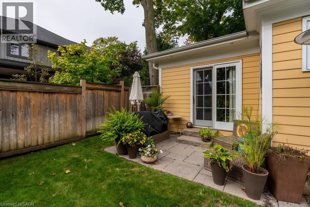 2080 CAROLINE Street