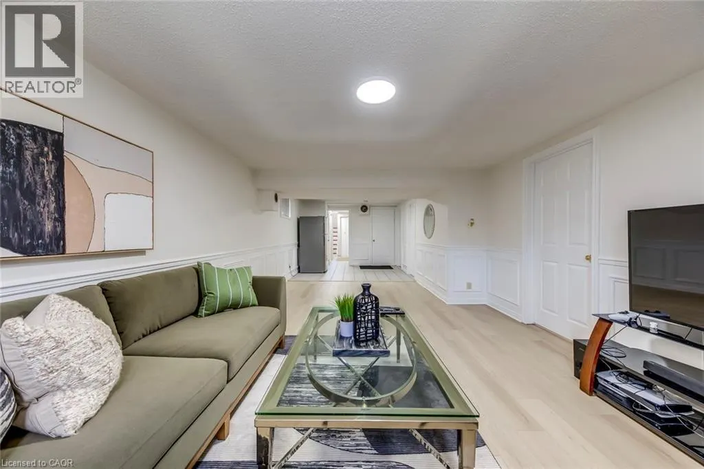 2309 MALCOLM Crescent