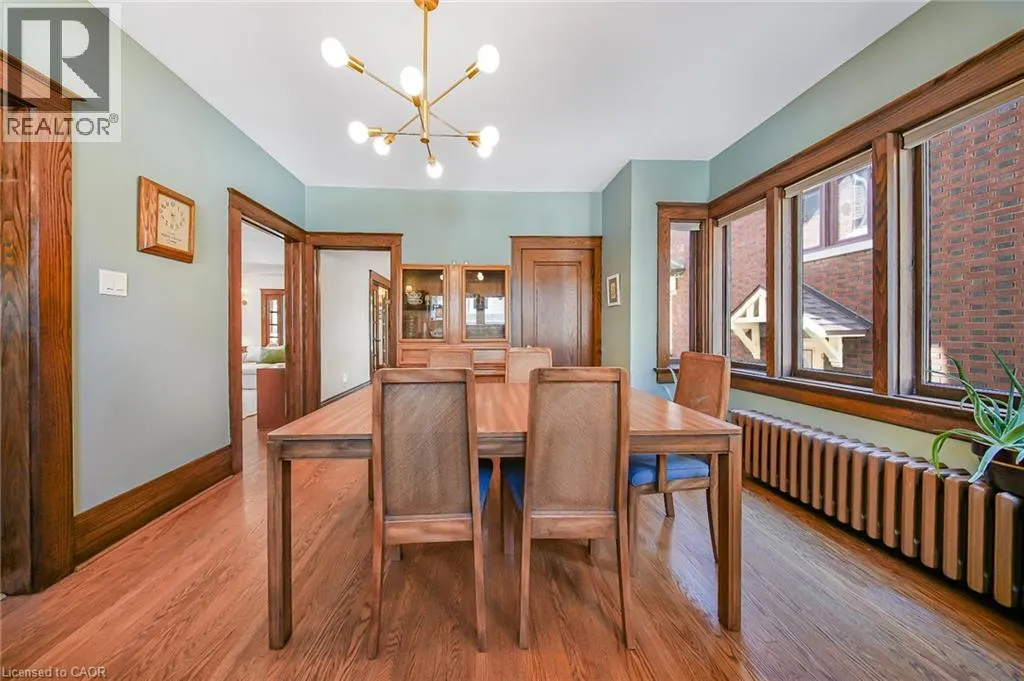 60 HEINS Avenue