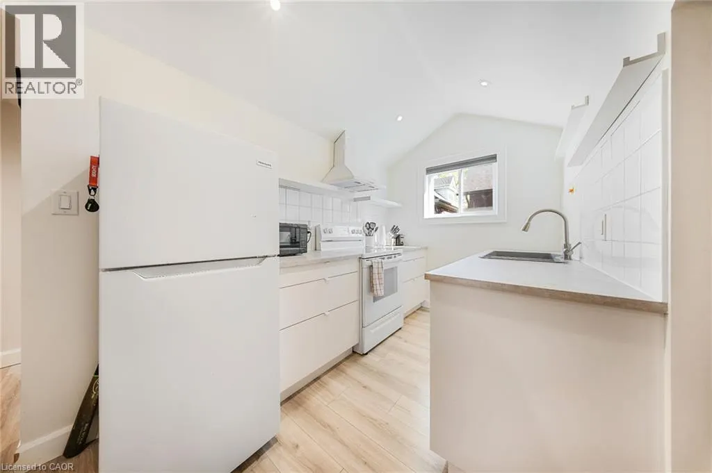 60 HEINS Avenue